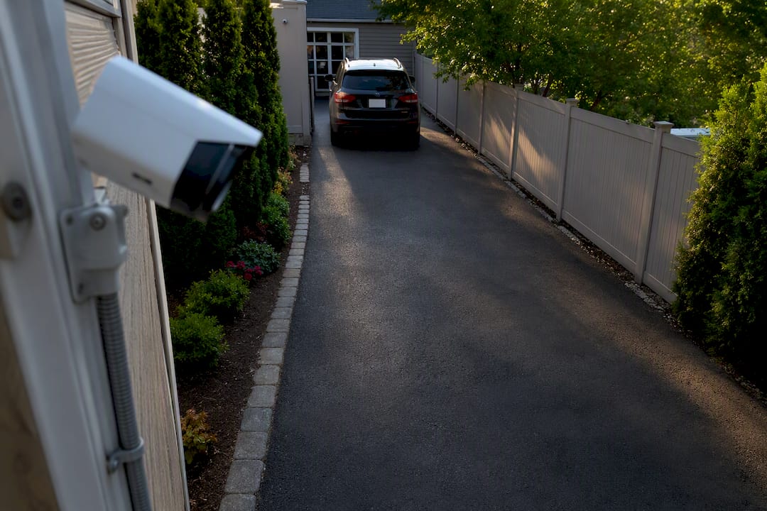 Lengthwise driveway sightline for plate capture